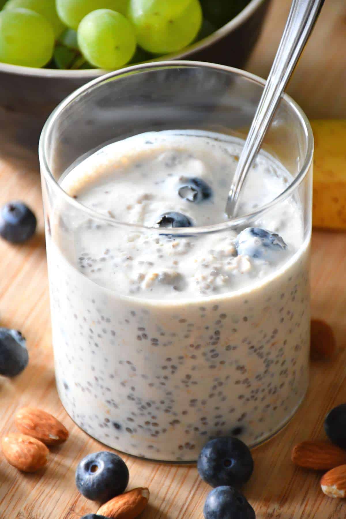 A delicious blueberry overnight oats for breakfast made with fresh blueberries and rolled oats.