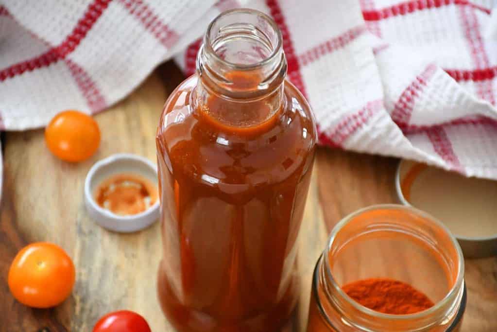 A spicy low sodium BBQ sauce made with cayenne pepper and smoked paprika.